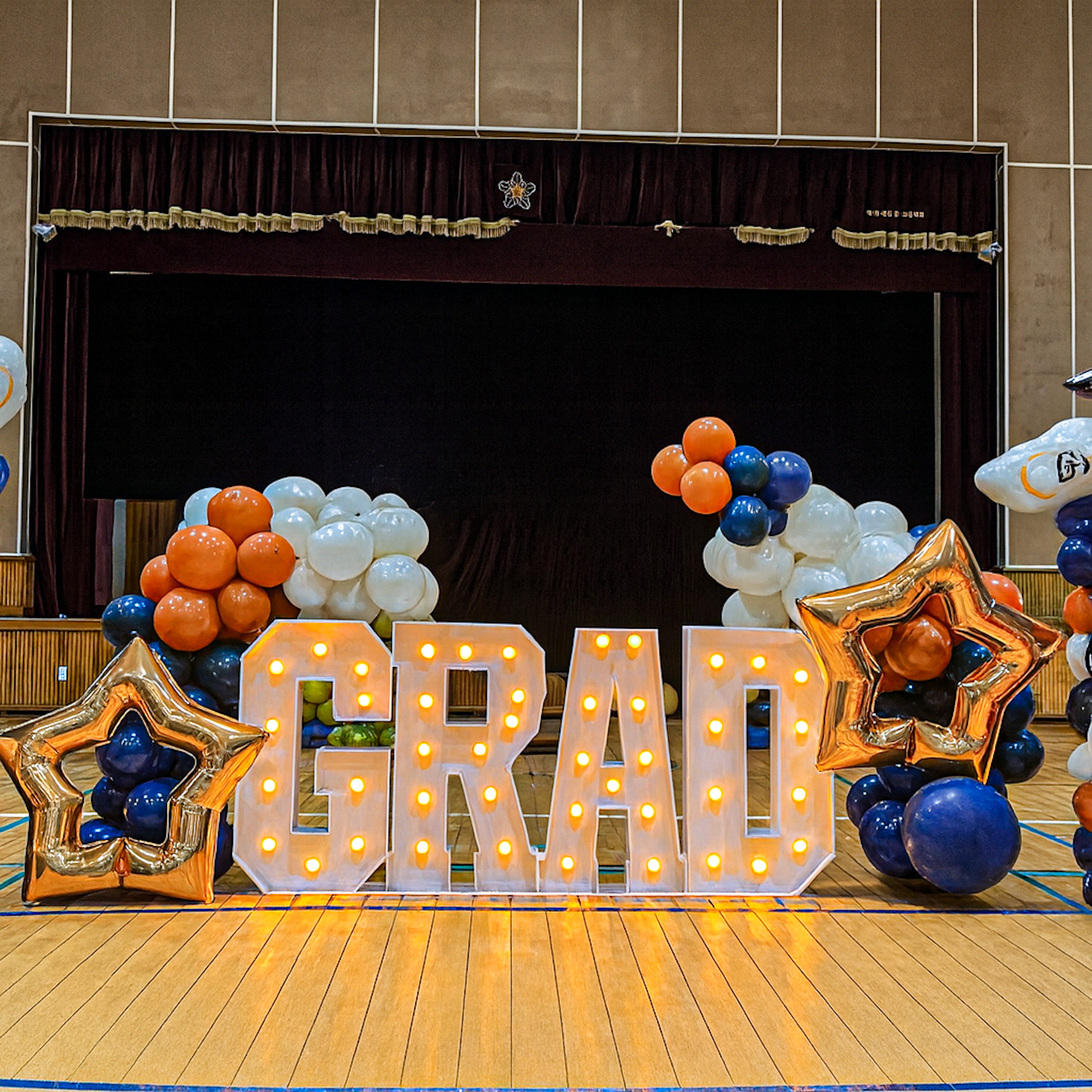 GRAD 전구 포토존 졸업식 장식 상세이미지 1