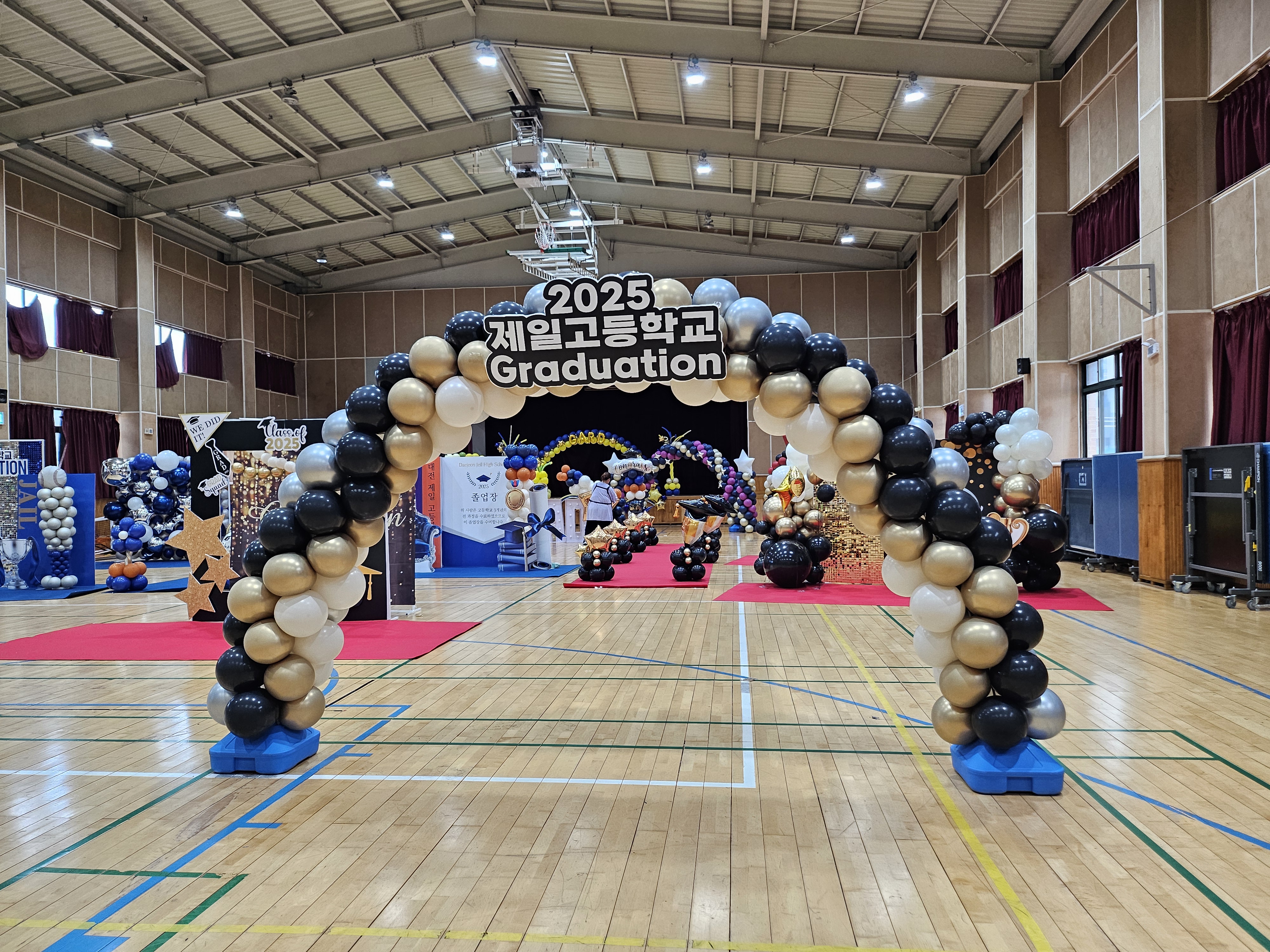 블랙&골드 졸업 아치 포토존 상세이미지 2