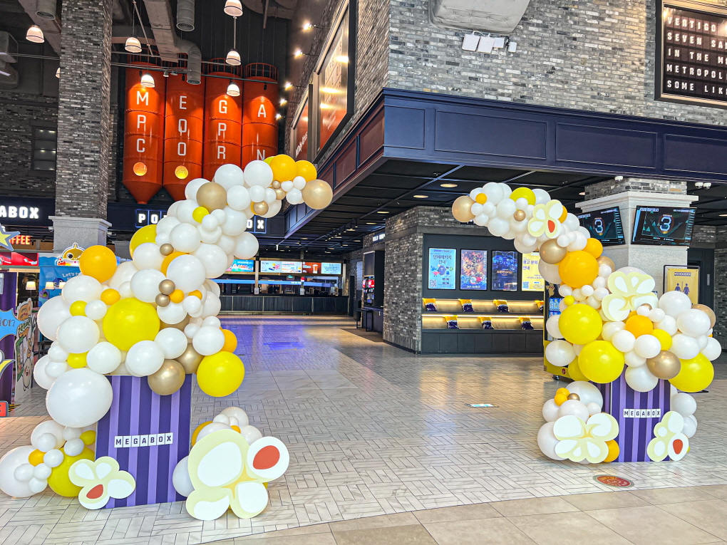 메가박스 로비 풍선 아트 장식 상세이미지 3