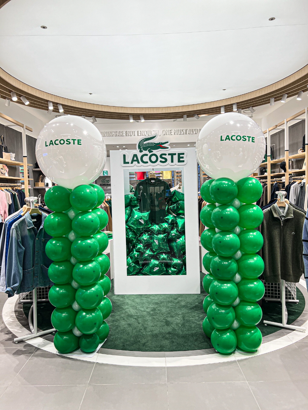 라코스테 브랜드 매장 풍선 장식 상세이미지 2