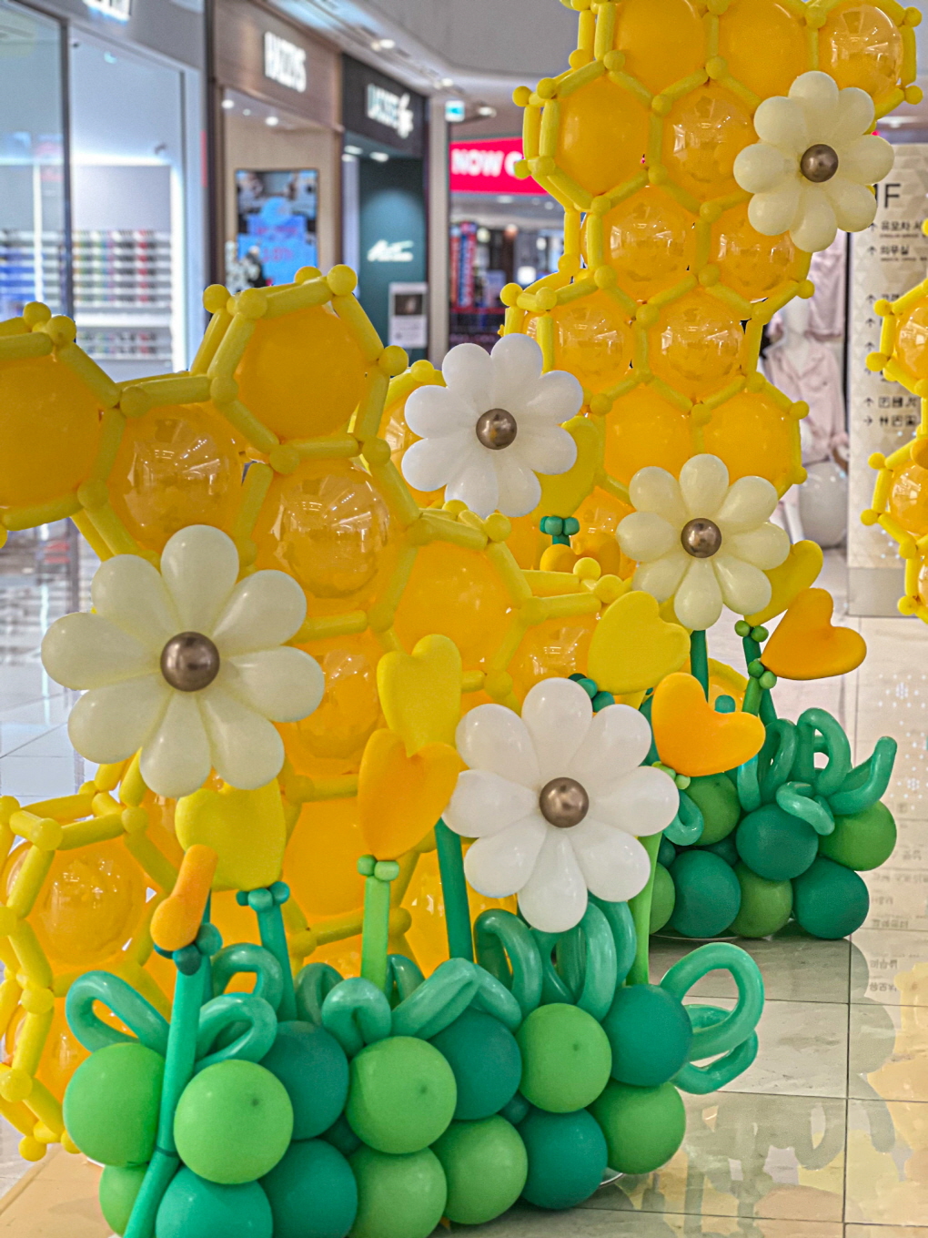 봄 햇살 가득한 벌집 & 플라워 풍선 포토존 상세이미지 2