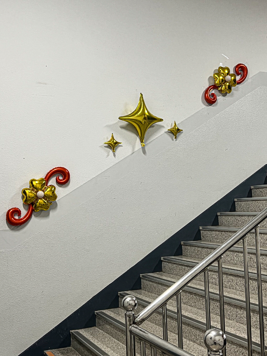 신안중학교 졸업 포토존 | 블랙&골드 클래식 무드 상세이미지 9