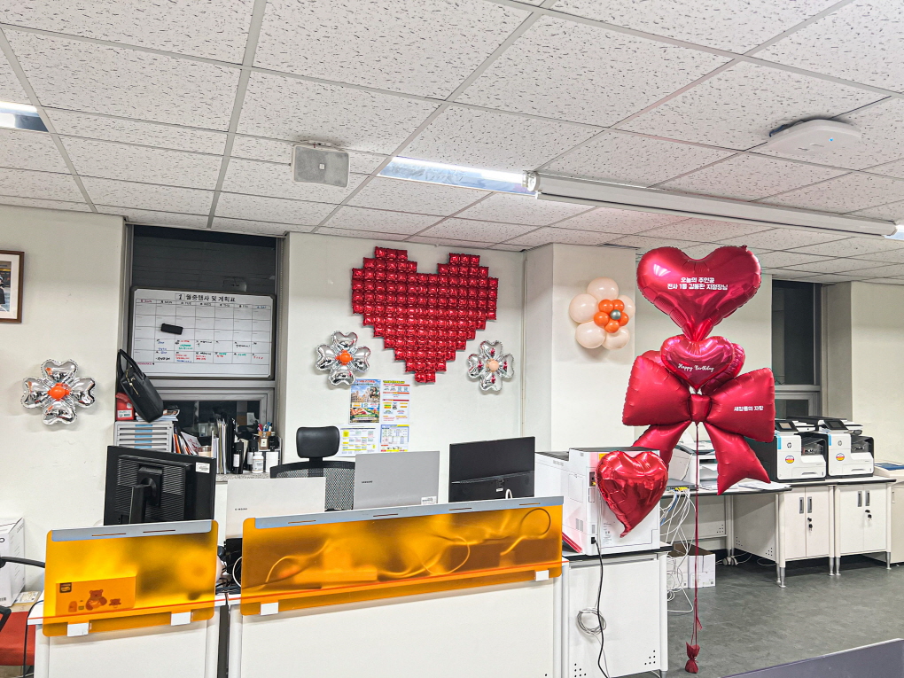 한화금융서비스 지점장님 생일축하 풍선장식 | 기업풍선장식 출장 데코 상세이미지 6