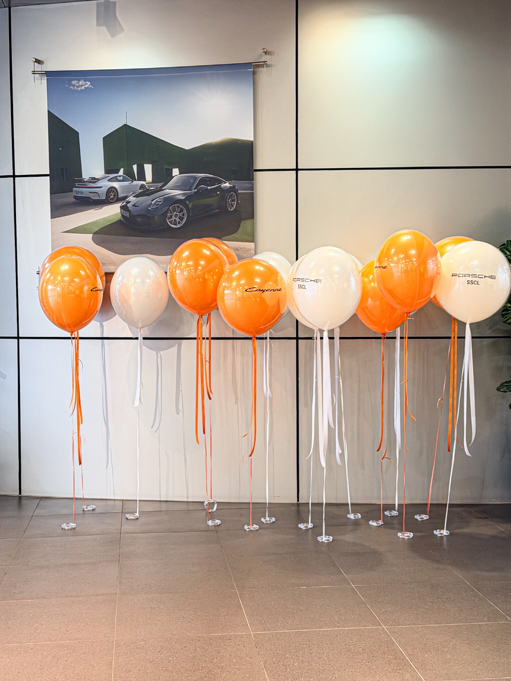 포르쉐 전기차 출시행사 │ 브랜드 맞춤 풍선 연출 상세이미지 2