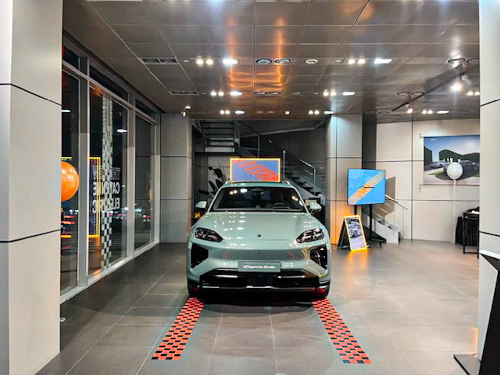 포르쉐 전기차 출시행사 │ 브랜드 맞춤 풍선 연출 상세이미지 3