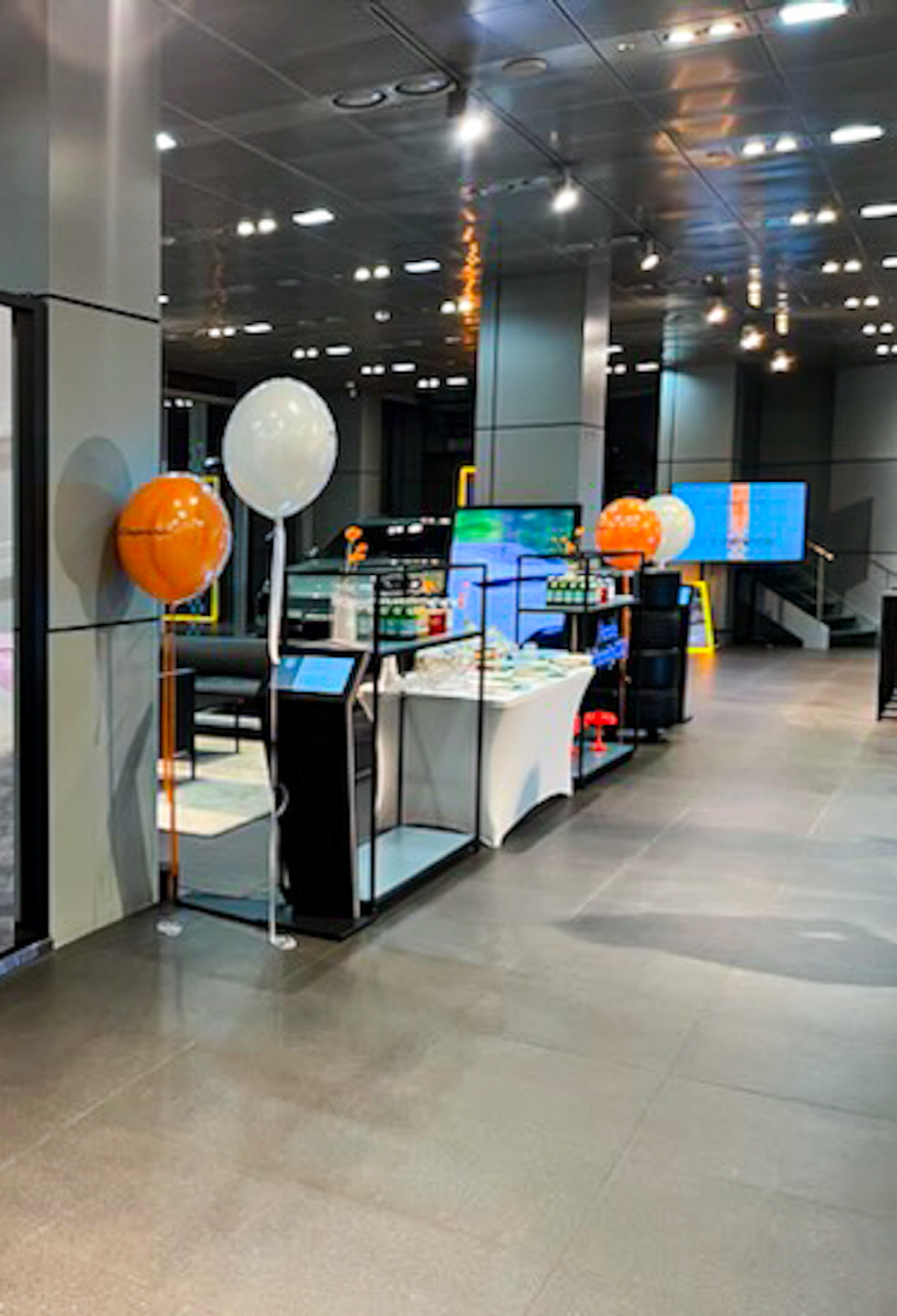 포르쉐 전기차 출시행사 │ 브랜드 맞춤 풍선 연출 상세이미지 4