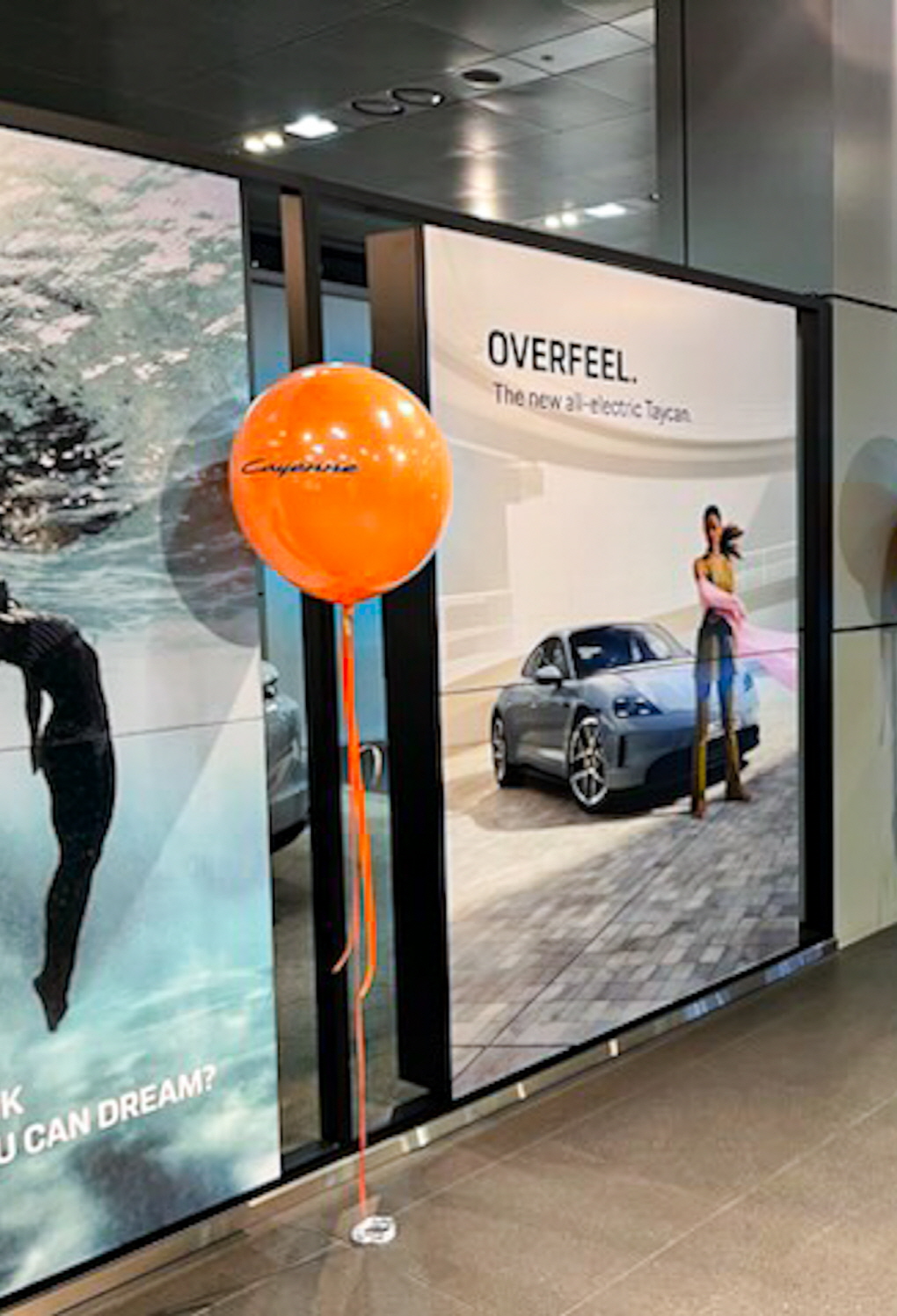 포르쉐 전기차 출시행사 │ 브랜드 맞춤 풍선 연출 상세이미지 6