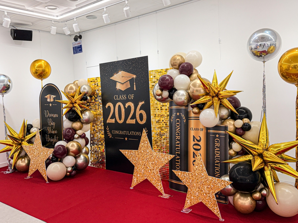 2026 졸업식 골드 포토존