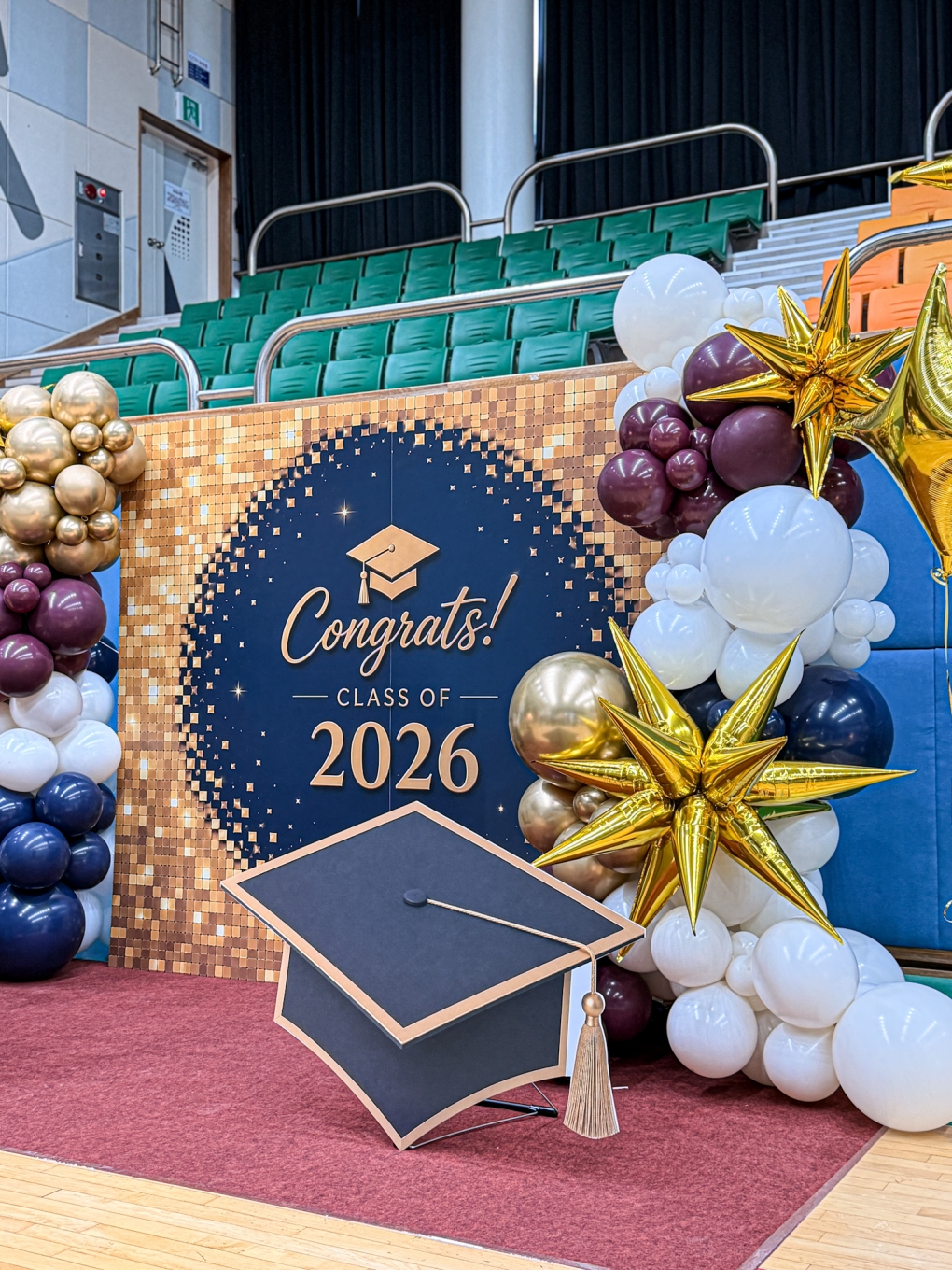 2026 골드 스팽글 졸업식 포토존